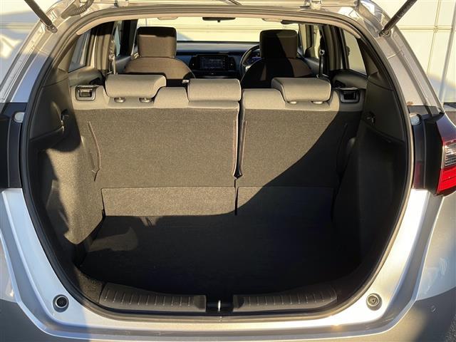 フィット ベーシック　４ＷＤ　ＳＤナビ　Ｂｌｕｅｔｏｏｔｈ　クルーズコントロール　コーナーセンサー　　衝突軽減ブレーキ（ＣＭＢＳ）　誤発進抑制機能　後方誤発進抑制機能　近距離衝突軽減ブレーキ　歩行者事故低減ステアリング（43枚目）