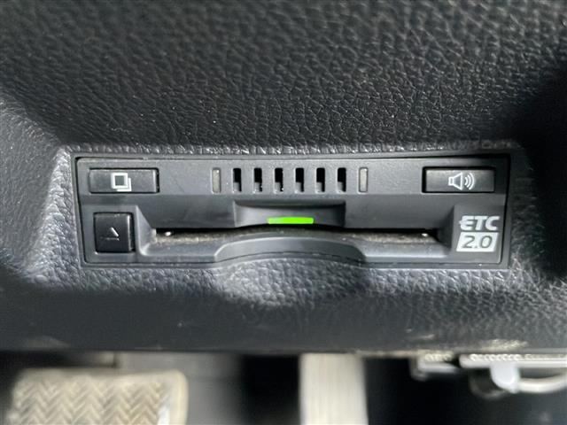 ヤリスクロス ハイブリッドＺ　トヨタセーフティセンス　アドバンストパーク　ＢＳＭ　純正８型ナビ　全周囲Ｃ　Ｂｌｕｅｔｏｏｔｈ　ＵＳＢ接続　ＤＶＤ再生　シートヒーター　ステアヒーター　コーナーセンサー　ビルトインＥＴＣ　純正１８ＡＷ（4枚目）