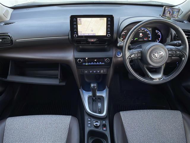 ヤリスクロス ハイブリッドＺ　トヨタセーフティセンス　アドバンストパーク　ＢＳＭ　純正８型ナビ　全周囲Ｃ　Ｂｌｕｅｔｏｏｔｈ　ＵＳＢ接続　ＤＶＤ再生　シートヒーター　ステアヒーター　コーナーセンサー　ビルトインＥＴＣ　純正１８ＡＷ（5枚目）