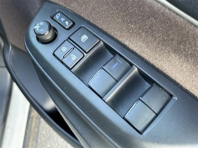 ヤリスクロス ハイブリッドＺ　トヨタセーフティセンス　アドバンストパーク　ＢＳＭ　純正８型ナビ　全周囲Ｃ　Ｂｌｕｅｔｏｏｔｈ　ＵＳＢ接続　ＤＶＤ再生　シートヒーター　ステアヒーター　コーナーセンサー　ビルトインＥＴＣ　純正１８ＡＷ（14枚目）