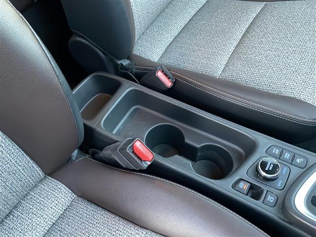 ヤリスクロス ハイブリッドＺ　トヨタセーフティセンス　アドバンストパーク　ＢＳＭ　純正８型ナビ　全周囲Ｃ　Ｂｌｕｅｔｏｏｔｈ　ＵＳＢ接続　ＤＶＤ再生　シートヒーター　ステアヒーター　コーナーセンサー　ビルトインＥＴＣ　純正１８ＡＷ（24枚目）