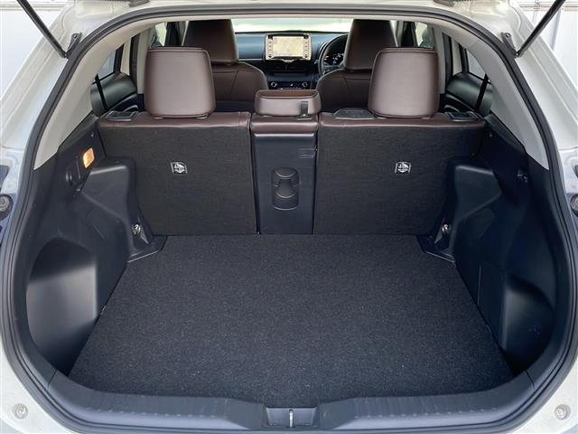 ヤリスクロス ハイブリッドＺ　トヨタセーフティセンス　アドバンストパーク　ＢＳＭ　純正８型ナビ　全周囲Ｃ　Ｂｌｕｅｔｏｏｔｈ　ＵＳＢ接続　ＤＶＤ再生　シートヒーター　ステアヒーター　コーナーセンサー　ビルトインＥＴＣ　純正１８ＡＷ（29枚目）