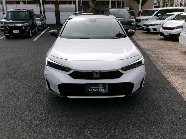 外装はプラチナホワイトパール