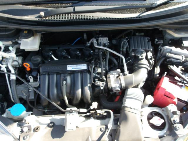 フィットハイブリッド Ｆパッケージ　弊社下取ワンオーナー車　Ｂｌｕｅｔｏｏｔｈ接続対応ギャザズメモリーナビ　リアカメラ　ＥＴＣ　スマートキー　アイドリングストップ　社外アルミホイール（17枚目）