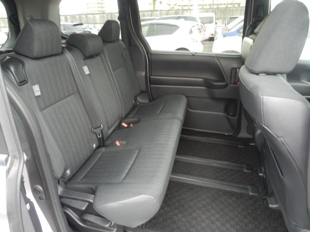 ノア ハイブリッドＧ　衝突軽減ブレーキ　クルーズコントロール　フルセグ付純正ナビ　バックカメラ　ＥＴＣ２．０　両側スライド左側電動ドア　オートライト　オートドアミラー　１６インチ純正アルミ　ホンダディーラー保証（15枚目）