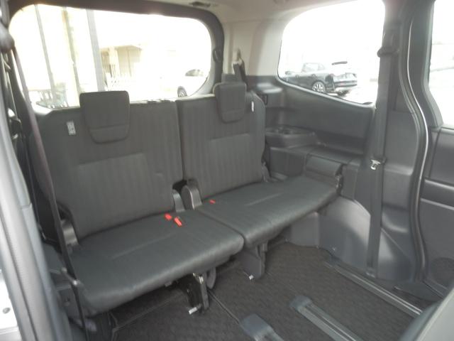 ノア ハイブリッドＧ　衝突軽減ブレーキ　クルーズコントロール　フルセグ付純正ナビ　バックカメラ　ＥＴＣ２．０　両側スライド左側電動ドア　オートライト　オートドアミラー　１６インチ純正アルミ　ホンダディーラー保証（16枚目）