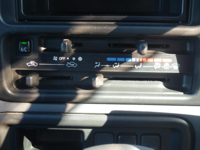 ハイゼットカーゴ 　４ＷＤ車　マニュアルエアコン　ＡＭ／ＦＭラジオ　ＥＴＣ　キーレスエントリー　ドアバイザー　両側スライドドア　ルーフコンソールボックス　社外アルミホイール　ホンダディーラー保証（8枚目）