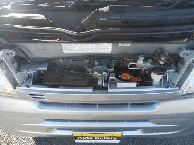 ハイゼットカーゴ 　４ＷＤ車　マニュアルエアコン　ＡＭ／ＦＭラジオ　ＥＴＣ　キーレスエントリー　ドアバイザー　両側スライドドア　ルーフコンソールボックス　社外アルミホイール　ホンダディーラー保証（21枚目）