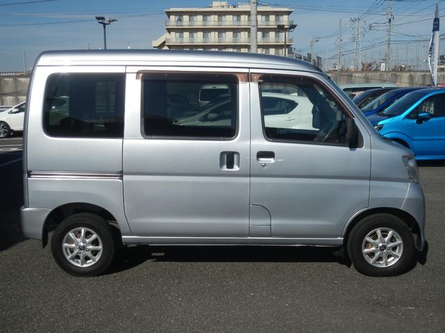 ハイゼットカーゴ 　４ＷＤ車　マニュアルエアコン　ＡＭ／ＦＭラジオ　ＥＴＣ　キーレスエントリー　ドアバイザー　両側スライドドア　ルーフコンソールボックス　社外アルミホイール　ホンダディーラー保証（26枚目）