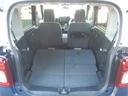 リア席シートを倒せば大きな荷物も積載可能です。