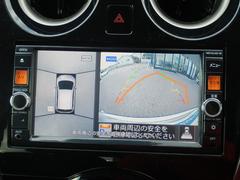 マルチビューカメラが付いて車庫入れも安心です。 4