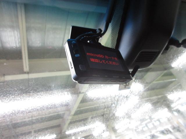 フリード Ｇブラックスタイル　禁煙車　ワンオーナー　ブラックスタイル　ＬＥＤヘッドライト　ＬＥＤアクティブコーナーリングライト　社外ドラレコ　両電動スライドドア　ＵＳＢ接続　バックモニター　ドラレコ付き　前席シートヒーター　ＥＴＣ（7枚目）
