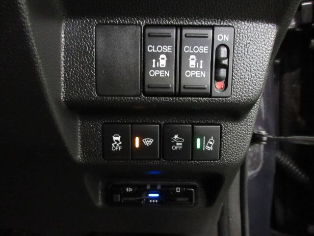 フリード Ｇブラックスタイル　禁煙車　ワンオーナー　ブラックスタイル　ＬＥＤヘッドライト　ＬＥＤアクティブコーナーリングライト　社外ドラレコ　両電動スライドドア　ＵＳＢ接続　バックモニター　ドラレコ付き　前席シートヒーター　ＥＴＣ（9枚目）
