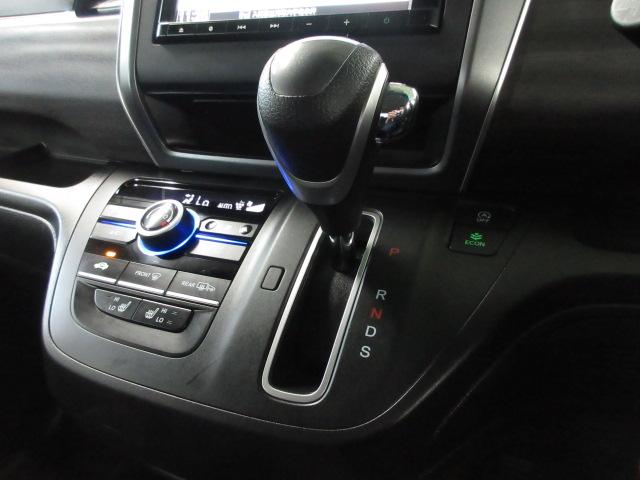 フリード Ｇブラックスタイル　禁煙車　ワンオーナー　ブラックスタイル　ＬＥＤヘッドライト　ＬＥＤアクティブコーナーリングライト　社外ドラレコ　両電動スライドドア　ＵＳＢ接続　バックモニター　ドラレコ付き　前席シートヒーター　ＥＴＣ（13枚目）