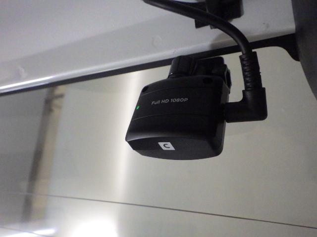 フリードハイブリッド ジャストセレクション 禁煙車 2列目ベンチシート(7人乗り) ディスチャージヘッドライト 両側PSD スマートキー クルーズコントロール ディスプレーオーディオ リアカメラ ドラレコ セキュリティー 横滑り防止機能 記録簿(7枚目)