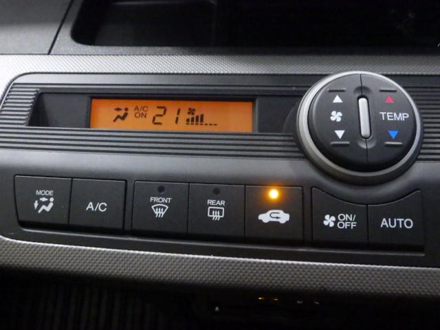 フリードハイブリッド ジャストセレクション 禁煙車 2列目ベンチシート(7人乗り) ディスチャージヘッドライト 両側PSD スマートキー クルーズコントロール ディスプレーオーディオ リアカメラ ドラレコ セキュリティー 横滑り防止機能 記録簿(14枚目)