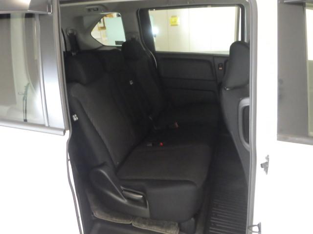 フリードハイブリッド ジャストセレクション 禁煙車 2列目ベンチシート(7人乗り) ディスチャージヘッドライト 両側PSD スマートキー クルーズコントロール ディスプレーオーディオ リアカメラ ドラレコ セキュリティー 横滑り防止機能 記録簿(16枚目)