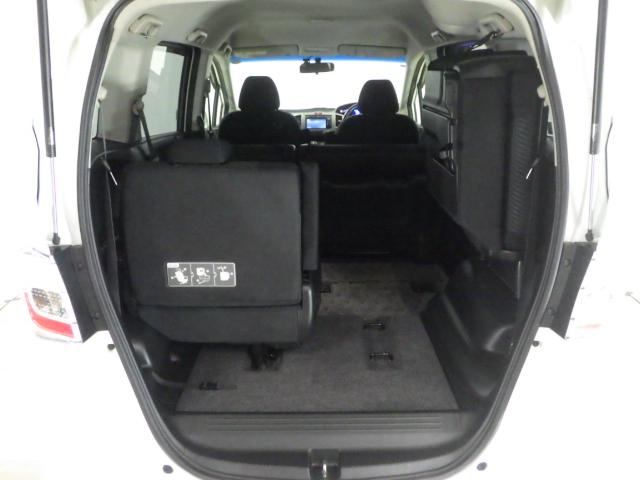 フリードハイブリッド ジャストセレクション 禁煙車 2列目ベンチシート(7人乗り) ディスチャージヘッドライト 両側PSD スマートキー クルーズコントロール ディスプレーオーディオ リアカメラ ドラレコ セキュリティー 横滑り防止機能 記録簿(19枚目)