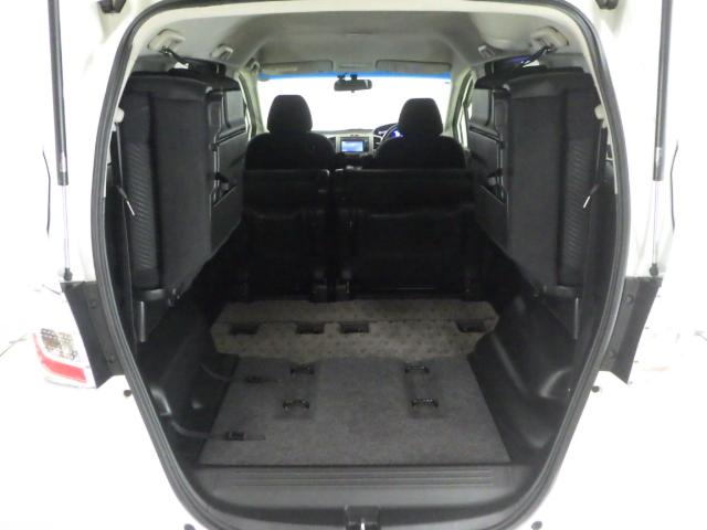 フリードハイブリッド ジャストセレクション 禁煙車 2列目ベンチシート(7人乗り) ディスチャージヘッドライト 両側PSD スマートキー クルーズコントロール ディスプレーオーディオ リアカメラ ドラレコ セキュリティー 横滑り防止機能 記録簿(20枚目)