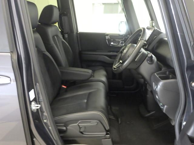 すわり心地の良い運転席・助手席です。長時間のドライブの疲れ軽減に貢献します。どうぞ快適なドライブを♪