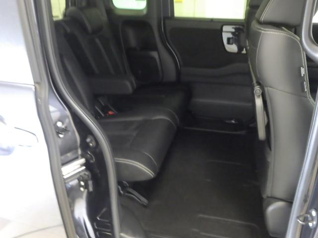 リアシートもゆったり快適に座っていただけますので、後部座席にお乗りの大切な方も楽しくドライブに参加していただけます。