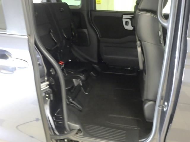 座面を跳ね上げれば、後席が背の高い空間に◎アイデア次第で使い方が広がります♪