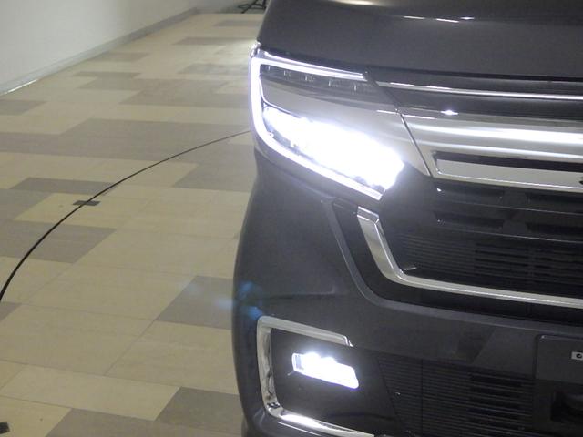 ＬＥＤヘッドライト！省電力で明るく遠くまで照らし、夜道や雨天時などの安心感を高めます☆点灯の瞬間から光量を放つＬＥＤの特性により、トンネルへの進入直後などでも安心感のある視界を提供します！
