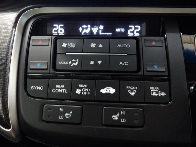 オートエアコンは左右席で独立温度コントロールが可能です。運転席はキンキンに冷やして助手席はマイルドにと言った設定が可能です☆暑さ寒さでケンカすることもなくなりますね♪