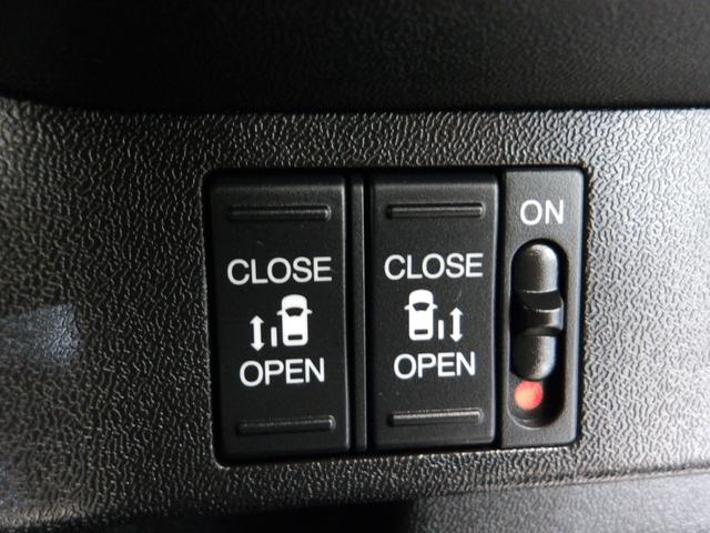 両側電動スライドドア！！荷物で手が塞がる時など簡単にドアの開閉が出来ます！何より力いらずで開閉ＯＫ！女性やお年寄りにも優しい♪電動機能はＯＦＦにもできますから元気なお子様の駆け出しも安心！