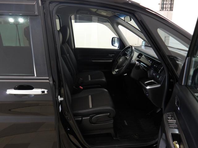 すわり心地の良い運転席・助手席です。長時間のドライブの疲れ軽減に貢献します。どうぞ快適なドライブを♪