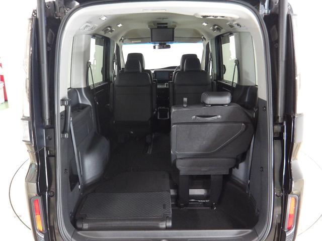 リアシートは６：４の分割可倒式で荷物に合わせて積み込み可能です★シートアレンジ次第でさまざまな大きさの荷物の積み込みが可能です♪