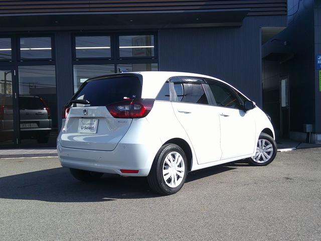 フィット e:HEVホーム 前後誤発進抑制機能 助手席エアバッグ 運転席エアバッグ アイドリングストップ 禁煙 LEDライト USB接続 バックカメラ ABS サイドエアバッグ オートクルーズコントロール(2枚目)