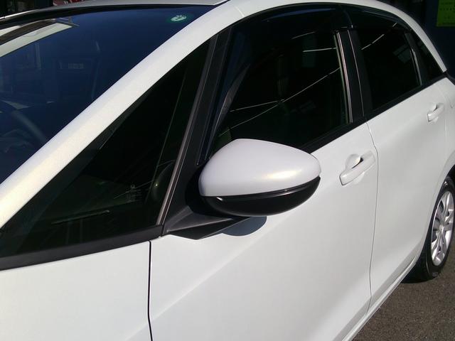 フィット e:HEVホーム 前後誤発進抑制機能 助手席エアバッグ 運転席エアバッグ アイドリングストップ 禁煙 LEDライト USB接続 バックカメラ ABS サイドエアバッグ オートクルーズコントロール(6枚目)