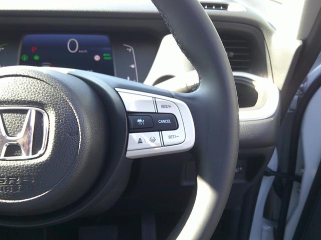 フィット e:HEVホーム 前後誤発進抑制機能 助手席エアバッグ 運転席エアバッグ アイドリングストップ 禁煙 LEDライト USB接続 バックカメラ ABS サイドエアバッグ オートクルーズコントロール(10枚目)