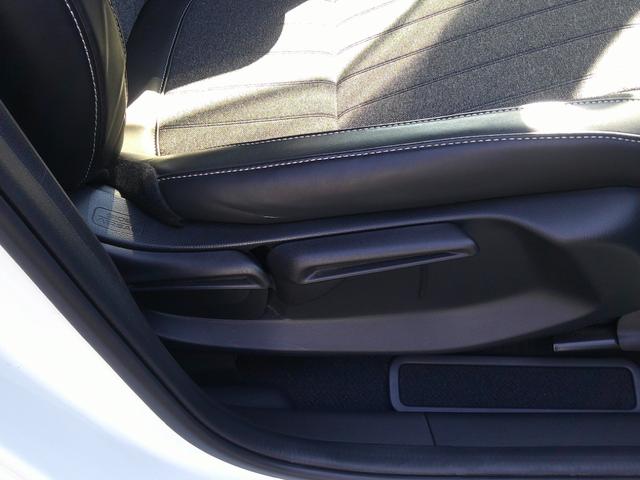 フィット e:HEVホーム 前後誤発進抑制機能 助手席エアバッグ 運転席エアバッグ アイドリングストップ 禁煙 LEDライト USB接続 バックカメラ ABS サイドエアバッグ オートクルーズコントロール(18枚目)