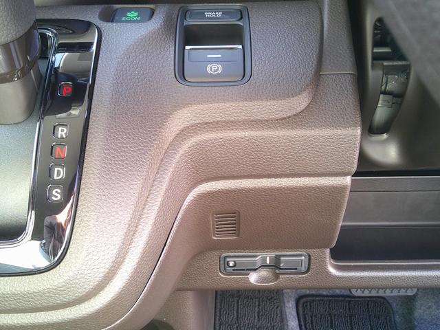 N-WGN L 当社デモカー使用車 誤発進抑制 シートヒータ 禁煙車 記録簿 バックカメラ 盗難防止システム ABS スマートキー サイドカーテンエアバック クルコン ETC オートエアコン アイドリングストップ(9枚目)