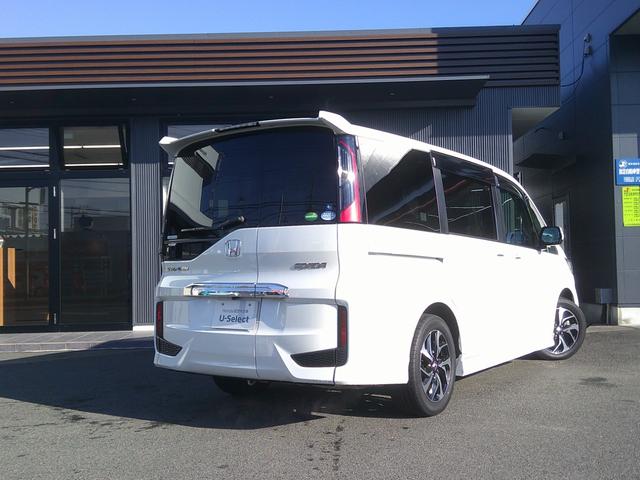 ステップワゴンスパーダ スパーダホンダセンシング　盗難防止　助手席エアバッグ　Ｗパワスラ　記録簿有　地デジ　ＬＥＤライト　横滑り防止システム　オートエアコン　リアカメラ　ＵＳＢ　ナビ＆ＴＶ　三列シート　アイドリングＳ　禁煙（2枚目）
