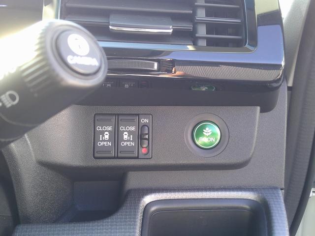 ステップワゴンスパーダ スパーダホンダセンシング　盗難防止　助手席エアバッグ　Ｗパワスラ　記録簿有　地デジ　ＬＥＤライト　横滑り防止システム　オートエアコン　リアカメラ　ＵＳＢ　ナビ＆ＴＶ　三列シート　アイドリングＳ　禁煙（10枚目）