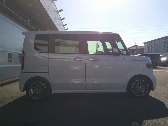 Ｎ－ＢＯＸカスタム ターボ　当社レントアップ車　イモビライザー　衝突被害軽減　禁煙　キーフリー　ＥＳＣ　パワステ　両席エアバック　サイドエアバッグ　ターボ車　ＵＳＢ接続　Ａライト　スマキー　Ｂカメ　パワーウィンドウ　ＥＴＣ（3枚目）