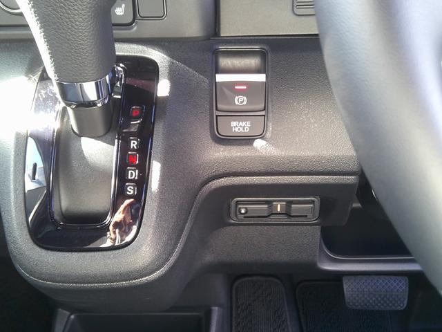 Ｎ－ＢＯＸカスタム ターボ　当社レントアップ車　イモビライザー　衝突被害軽減　禁煙　キーフリー　ＥＳＣ　パワステ　両席エアバック　サイドエアバッグ　ターボ車　ＵＳＢ接続　Ａライト　スマキー　Ｂカメ　パワーウィンドウ　ＥＴＣ（10枚目）