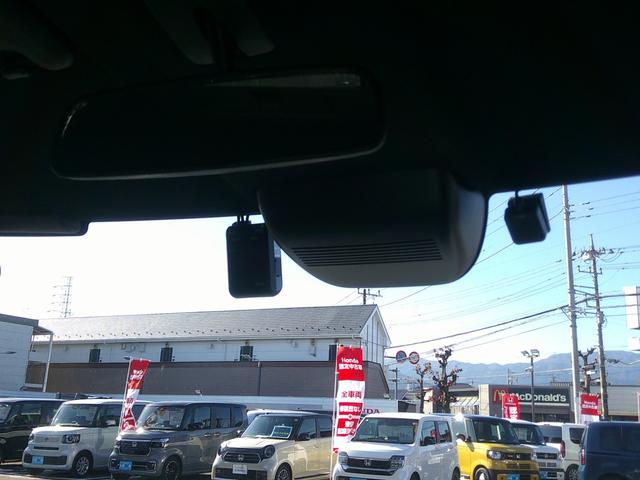 Ｎ－ＢＯＸカスタム ターボ　当社レントアップ車　イモビライザー　衝突被害軽減　禁煙　キーフリー　ＥＳＣ　パワステ　両席エアバック　サイドエアバッグ　ターボ車　ＵＳＢ接続　Ａライト　スマキー　Ｂカメ　パワーウィンドウ　ＥＴＣ（15枚目）