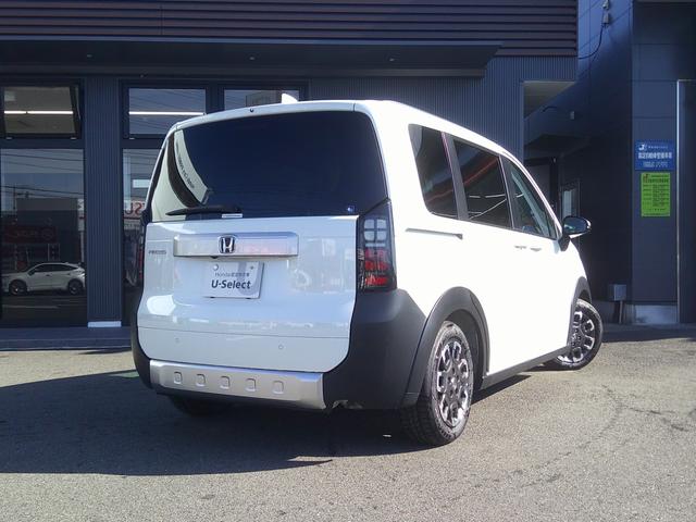 フリード クロスター　当社デモカー使用車　ＥＣＯＮモード　地デジフルセグ　両側電動パワースライドドア　後カメラ　禁煙車両　ドラレコ　ＵＳＢ　盗難防止システム　ＬＥＤヘッドランプ　エアコン　ＥＳＣ　オートクルーズコントロール（2枚目）