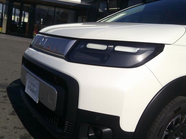 フリード クロスター　当社デモカー使用車　ＥＣＯＮモード　地デジフルセグ　両側電動パワースライドドア　後カメラ　禁煙車両　ドラレコ　ＵＳＢ　盗難防止システム　ＬＥＤヘッドランプ　エアコン　ＥＳＣ　オートクルーズコントロール（4枚目）