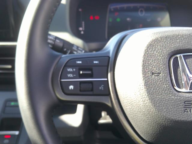 フリード クロスター　当社デモカー使用車　ＥＣＯＮモード　地デジフルセグ　両側電動パワースライドドア　後カメラ　禁煙車両　ドラレコ　ＵＳＢ　盗難防止システム　ＬＥＤヘッドランプ　エアコン　ＥＳＣ　オートクルーズコントロール（9枚目）