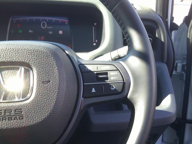 フリード クロスター　当社デモカー使用車　ＥＣＯＮモード　地デジフルセグ　両側電動パワースライドドア　後カメラ　禁煙車両　ドラレコ　ＵＳＢ　盗難防止システム　ＬＥＤヘッドランプ　エアコン　ＥＳＣ　オートクルーズコントロール（10枚目）