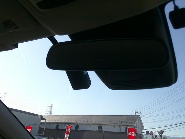 フリード クロスター　当社デモカー使用車　ＥＣＯＮモード　地デジフルセグ　両側電動パワースライドドア　後カメラ　禁煙車両　ドラレコ　ＵＳＢ　盗難防止システム　ＬＥＤヘッドランプ　エアコン　ＥＳＣ　オートクルーズコントロール（12枚目）