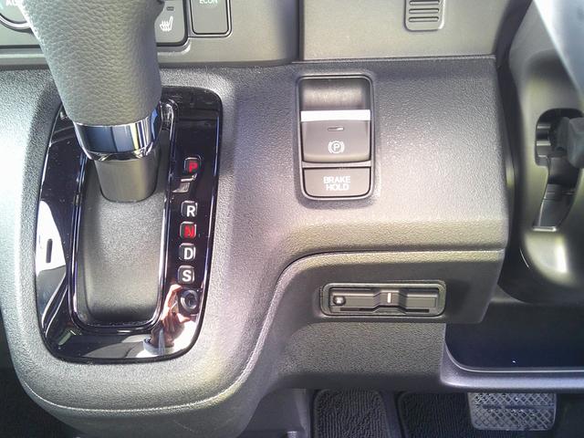 Ｎ－ＢＯＸカスタム ターボ　当社デモカー使用車　イモビライザー　衝突被害軽減　禁煙　キーフリー　ＥＳＣ　パワステ　両席エアバック　サイドエアバッグ　ターボ車　ＵＳＢ接続　Ａライト　スマキー　Ｂカメ　パワーウィンドウ　ＥＴＣ（11枚目）