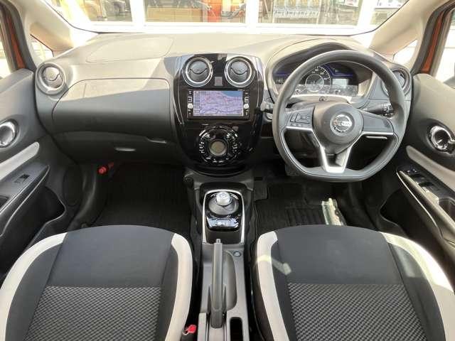 ノート ｅ－パワー　Ｘ　禁煙車／衝突被害軽減ブレーキ／アラウンドビューモニター／純正フルセグ地デジナビ／Ｂｌｕｅｔｏｏｔｈ／ＬＥＤヘッドライト／レーンキープ／ＥＴＣ／純正フルエアロ／スマートキー／定期点検記録簿／パワステ／（5枚目）