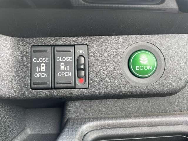 ステップワゴンスパーダ スパーダ　ホンダセンシング　１オーナー！禁煙車！衝突被害軽減ブレーキ！後席モニター！両側Ｐスライドドア！純正ナビ！バックカメラ！フルセグＴＶ！ＥＴＣ！オートライト！スマートキー＆プッシュスタート！わくわくゲート！純正１６ＡＷ！（6枚目）