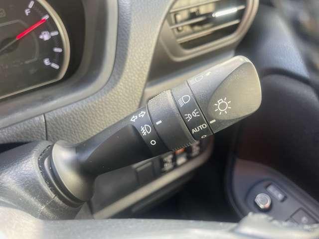 ヴォクシー Ｖ　禁煙車／スマキー／フルセグ／後席Ｍ／ＥＴＣ／ドラレコ／オートＨビーム／バックカメラ／両側電スラ／３列シート／クルコン／レーンキープ／ＬＥＤ／フォグ／純正１５インチＡＷ（17枚目）